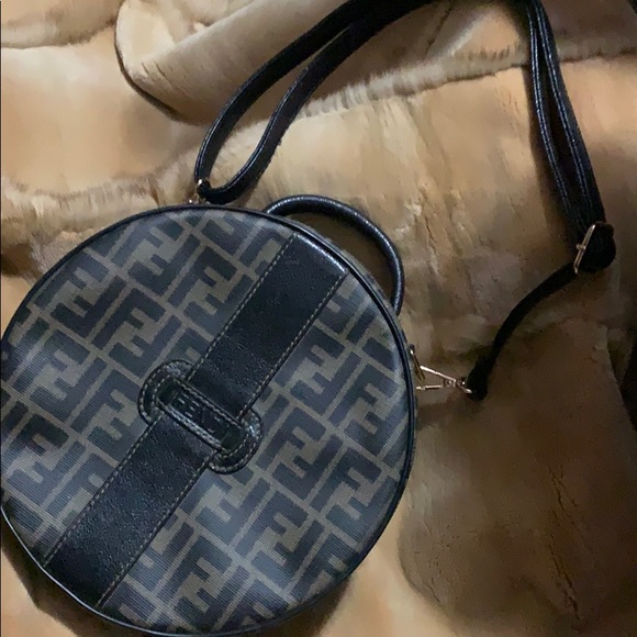 Fendi “hat box” bag excellent condition - Picture 2 of 4